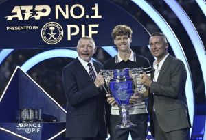 ATP, ATP – Finals > Sinner, après avoir reçu le trophée de numéro 1 mondial : « J’ai entendu dire que ma mère pleurait… c’est très mignon. Ils sont les seuls à savoir combien de sacrifices nous avons faits en tant que famille »