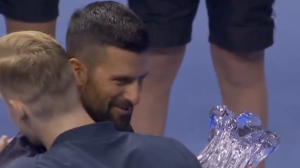 ATP – Belgrade > Denis Shapovalov sur Djokovic, qui lui a remis le trophée : « C&rsquo;était bizarre parce que Novak nous prend habituellement les trophées au lieu de nous les remettre »