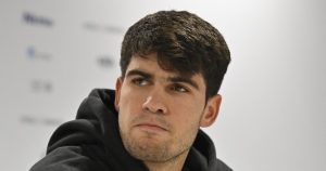 Open d&rsquo;Australie > Alcaraz, interrogé sur la « blessure » de Djokovic après sa défaite : « Je ne dis pas qu&rsquo;il a fait le show. Je dis juste que je ne sais pas. C&rsquo;est évident et tout le monde a vu qu&rsquo;il avait du mal à se déplacer dans le deuxième set »
