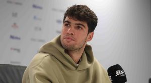 Open d&rsquo;Australie > Carlos Alcaraz : « Je souhaite que  2025 soit plus fort. Je suis un gars très ambitieux et j&rsquo;en veux plus. Je veux me faire tatouer l&rsquo;Australie, même si mon père n&rsquo;aime pas trop ça »