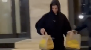 ATP – Finals, Insolite, Vidéos > Andrey Rublev pris la main dans le sac de la malbouffe