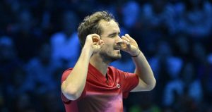 ATP – Finals > Medvedev sur sa célébration contre De Minaur : « D&rsquo;habitude, je célèbre quand je gagne des tournois, mais aujourd&rsquo;hui, je m&rsquo;en foutais. Tu gagnes tout, les gens disent que tu es un dieu et si tu perds deux matchs, les gens disent que ta carrière est finie »