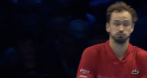 ATP – Finals, Vidéos > Sonné par Sinner, Medvedev ne sait même pas que le match est fini