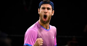 ATP – Rolex Paris Masters > Emmanuel Planque (coach de Mpetshi Perricard) sur Khachanov, opposé à Humbert : « Il a un Grand Chelem dans la raquette, et aussi dans la tête. Et pour l&rsquo;avoir vu travailler sur le court et sur la piste, je pense qu&rsquo;il l&rsquo;a aussi dans les jambes »