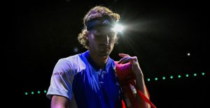 ATP – Rolex Paris Masters > L&rsquo;aveu de Stefanos Tsitsipas après sa qualification en quarts de finale : « Jusqu&rsquo;à présent, je n&rsquo;ai pas connu une grande saison, donc je ne peux m&rsquo;attendre à me qualifier soudainement pour le Masters de Turin »