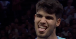 ATP – Rolex Paris Masters, Vidéos > Alcaraz fait chavirer Bercy avec un point monumental face à Humbert !