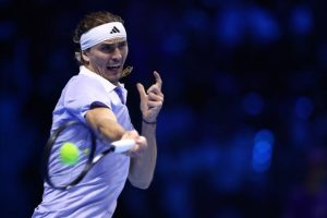 Alexander Zverev vainqueur de Carlos Alcaraz et qualifié pour les demi-finales du Masters
