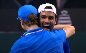 Berrettini renverse Kokkinakis, l’Italie à un pas de la finale de la Coupe Davis