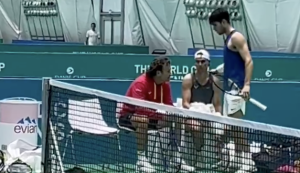 Coupe Davis, Vidéos > Alcaraz déjà aux petits soins pour Nadal à Malaga