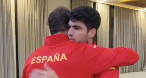 Coupe Davis, Vidéos > Les retrouvailles symboliques entre Nadal et Alcaraz avant les adieux de Rafa