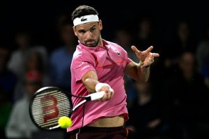Dimitrov au bout du rouleau mais victorieux contre Rinderknech à Paris