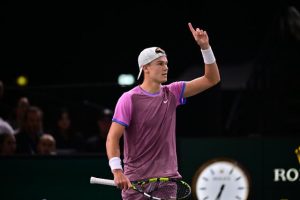 Holger Rune rejoint Alexander Zverev en demi-finales du Rolex Paris Masters
