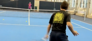 Insolite, Vidéos > Corentin Moutet, imité par Hugo Gaston : « J&rsquo;apprécie. Mais la revanche est imminente »