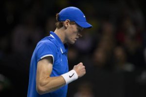 Jannik Sinner assomme Alex De Minaur et envoie l&rsquo;Italie en finale de la Coupe Davis