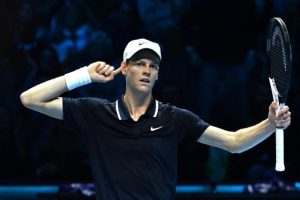 Jannik Sinner domine Taylor Fritz et se rapproche des demi-finales (Tennis)