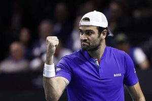 Matteo Berrettini domine Botic Van de Zandschulp, l&rsquo;Italie mène 1-0 en finale de la Coupe Davis