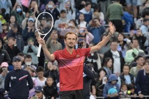 Medvedev dompte De Minaur et se rassure 
