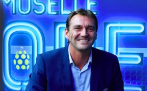 Moselle Open > Julien Boutter, un directeur vraiment multitâche : « A Metz, c&rsquo;est particulier, car s&rsquo;il faut prendre une visseuse et donner un coup de main je sais le faire »