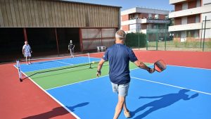 Nouveau jeu préféré des légendes du tennis André Agassi et John McEnroe, le pickleball débarque à Lourdes