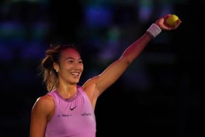 Qinwen Zheng balaye Jasmine Paolini en deux sets et se qualifie pour le dernier carré