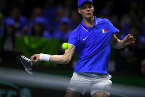 Sinner qualifie l&rsquo;Italie pour la finale