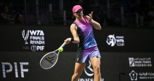 Swiatek signe son retour par un succès renversant contre Krejcikova – rts.ch