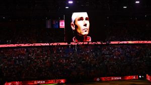 Une dernière danse: Rafael Nadal doit retenir ses larmes en écoutant l&rsquo;hymne national espagnol