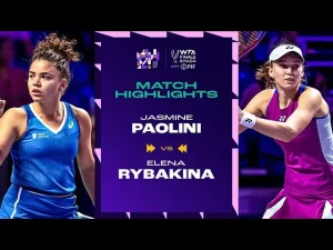 Vidéo: Moments forts de Paolini contre Rybakina dans la phase de groupes des WTA Finals
