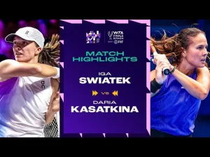 Vidéo: Moments forts de Swiatek contre Kasatkina en phase de groupes des finales WTA