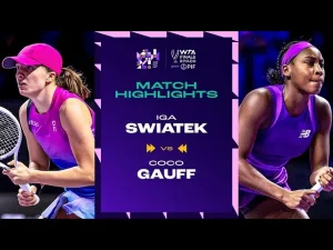 Vidéo: Moments forts du match Gauff contre Świątek lors de la phase de groupes des WTA Finals