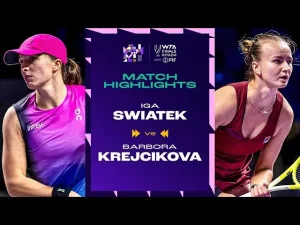 Vidéo: Moments forts du match Swiatek contre Krejcikova en phase de groupes des Finales WTA
