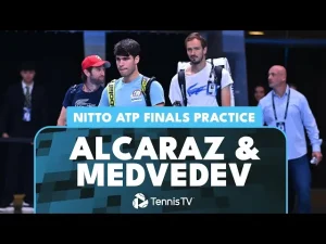 Vidéo: Regardez les moments forts de l&rsquo;entraînement entre Alcaraz et Medvedev à Turin avant les ATP Finals (Masters)