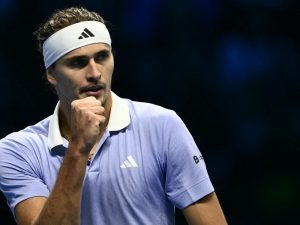 Zverev résiste à Alcaraz et prend les devants 