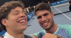 ATP, Exhibition, Vidéos > Ben Shelton, après sa défaite contre Carlos Alcaraz : « Il a gagné mais j&rsquo;ai mis le plus beau point du match et c&rsquo;est tout ce qui importe »