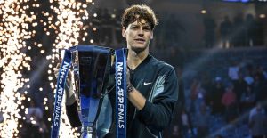ATP > John Isner : « Je suis un peu surpris de voir Jannik Sinner remporter le trophée du joueur préféré des fans, surtout avec son contrôle antidopage positif. Beaucoup de personnes étaient contre lui »
