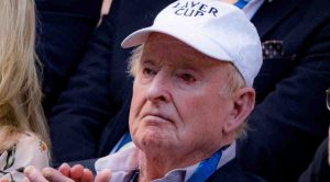 Open d&rsquo;Australie > Alcaraz, Sinner ou Djokovic, Rod Laver prédit le vainqueur du tournoi : « Dans ces conditions, il pourrait avoir un avantage »