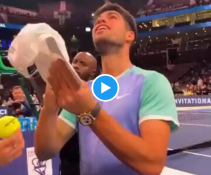 Exhibition > La grande classe de Carlos Alcaraz après son match face à Tiafoe !