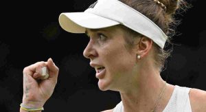 Insolite, WTA > Svitolina affiche son soutien à l&rsquo;armée ukrainienne en testant des armes de guerre