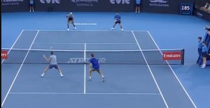 ATP – Brisbane, Vidéos > Djokovic-Kyrgios, le point qui vient vraiment d&rsquo;un autre monde….