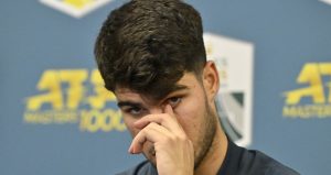 ATP, Insolite > Carlos Alcaraz change totalement de look avant de s&rsquo;envoler pour l&rsquo;Australie
