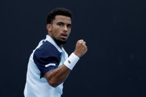 Arthur Fils trop solide pour Quentin Halys au deuxième tour de l&rsquo;Open d&rsquo;Australie