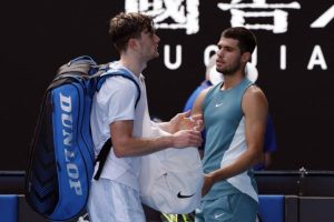 Carlos Alcaraz profite de l&rsquo;abandon de Jack Draper pour filer en quarts de finale de l&rsquo;Open d&rsquo;Australie