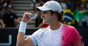 ATP > Carlos Alcaraz, sur le phénomène Joao Fonseca : « Le niveau qu&rsquo;il a montré était dingue et il a un potentiel immense. Après, est-ce qu&rsquo;il sera un jour numéro mondial… Je ne sais pas. Personne ne peut le dire, attendons de voir. Mais il a le niveau pour faire de grandes choses »