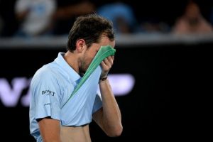 Daniil Medvedev éliminé dès le 2e tour de l&rsquo;Open d&rsquo;Australie par le qualifié américain Learner Tien après un marathon de cinq sets