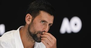 Djokovic affirme avoir été « empoisonné » avant son expulsion d&rsquo;Australie en 2022 – rts.ch