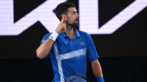 Djokovic fustige les « experts en blessures de sport » en dévoilant une IRM après son abandon