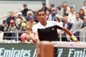 Félix Auger-Aliassime remporte le titre face à Sebastian Korda à Adélaïde
