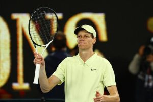 Jannik Sinner se qualifie facilement pour les demi-finales de l&rsquo;Open d&rsquo;Australie face à Alex De Minaur