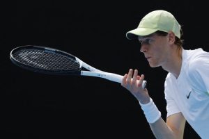 Jannik Sinner s&rsquo;impose dans la douleur et se qualifie pour les quarts de finale de l&rsquo;Open d&rsquo;Australie