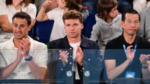 Léon Marchand : séquence tennis pour le nageur star de Toulouse, aperçu dans les tribunes de l’Open d’Australie 2025